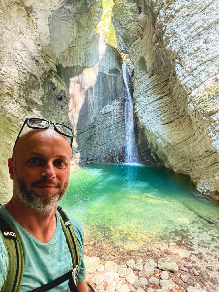 Christian Fiedler am Wasserfall