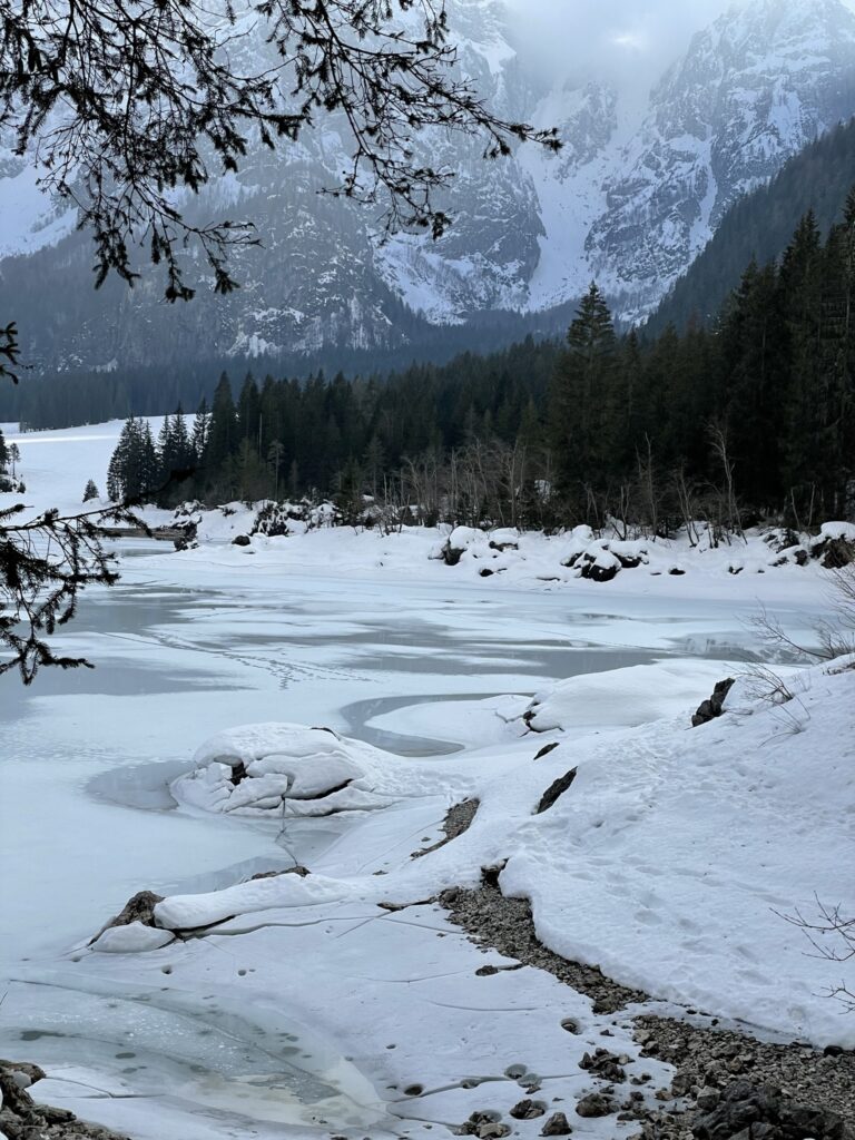 Lago di Fusine superiore im Winter