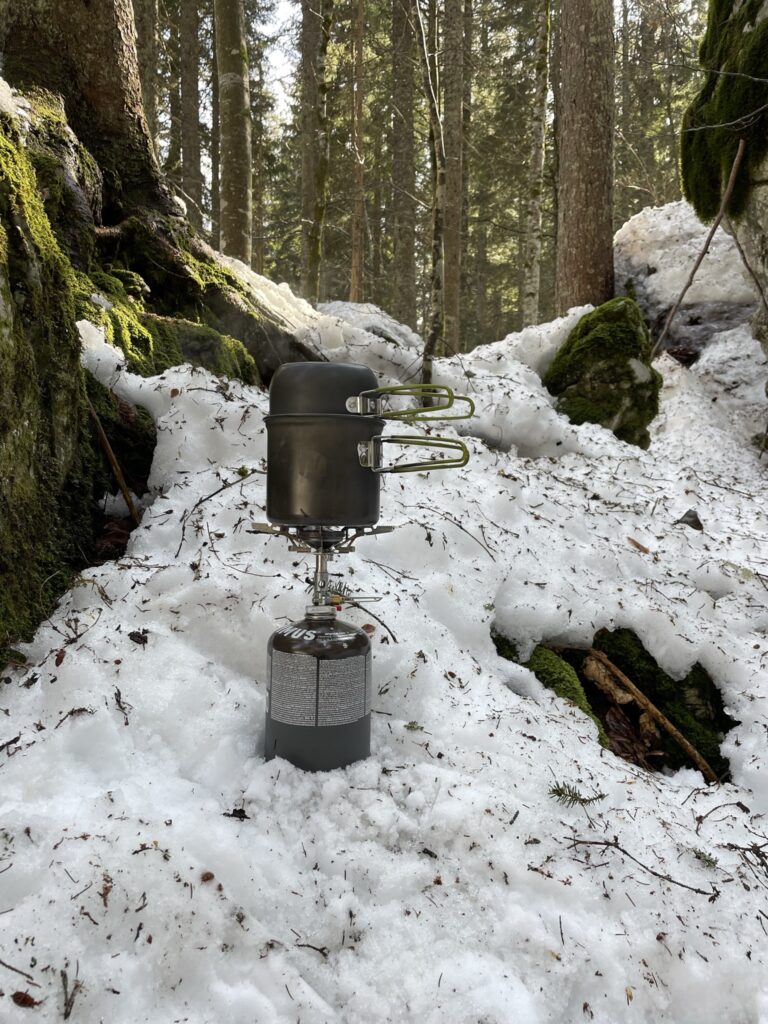 Mittagessen beim Wandern zubereiten