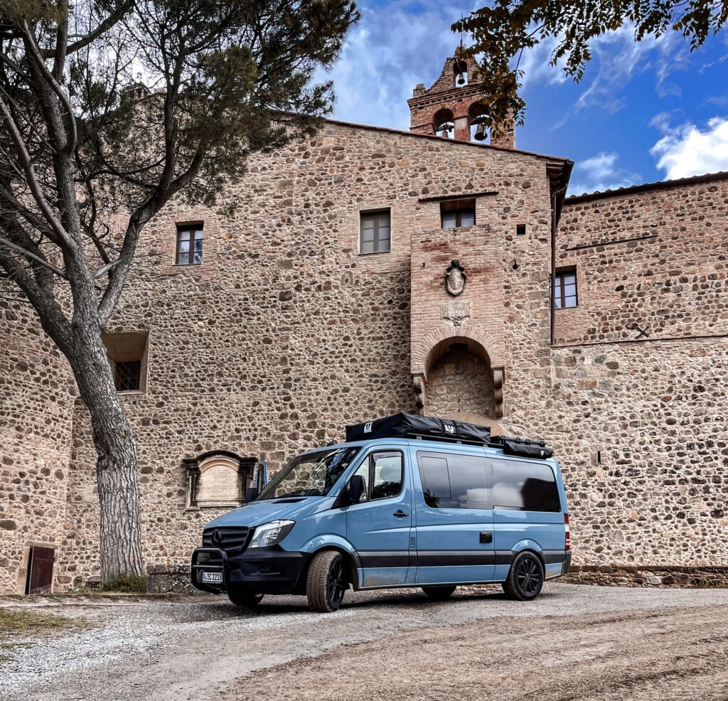 Mercedes Sprinter Campervan mit Dachzelt - Italien Roadtrip
