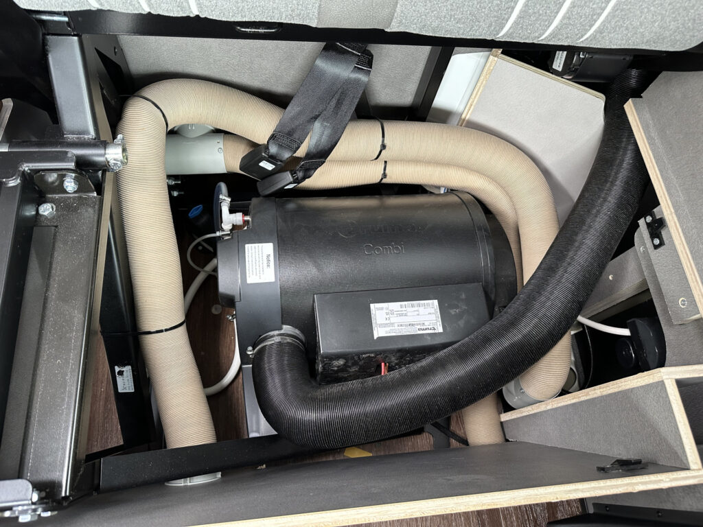 Truma Combi 4D Dieselheizung im Pössl Summit Shine 600 L