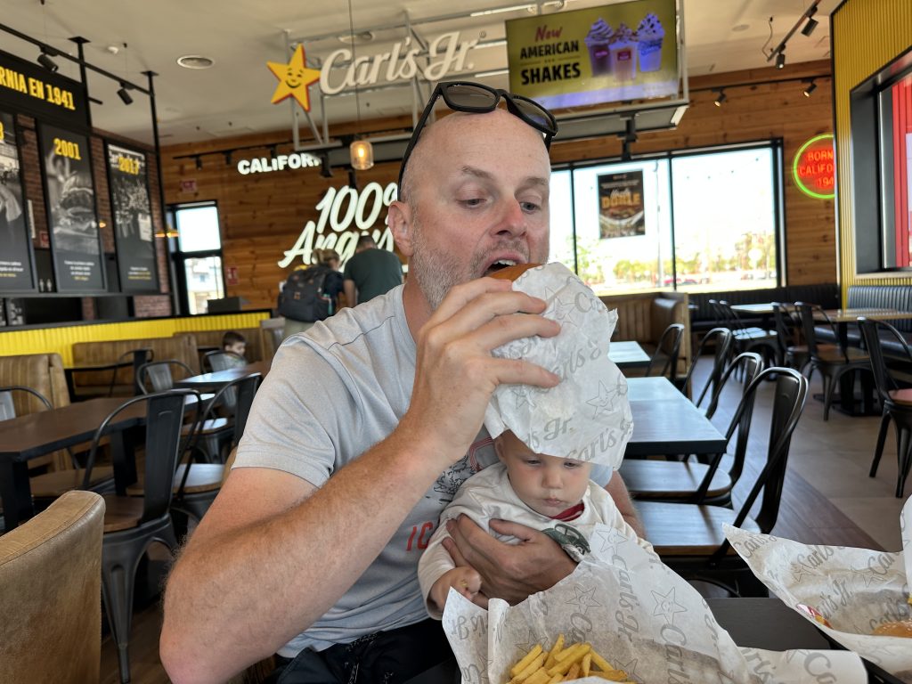 Burger essen in Sargunt - Spanien mit dem Wohnmobil