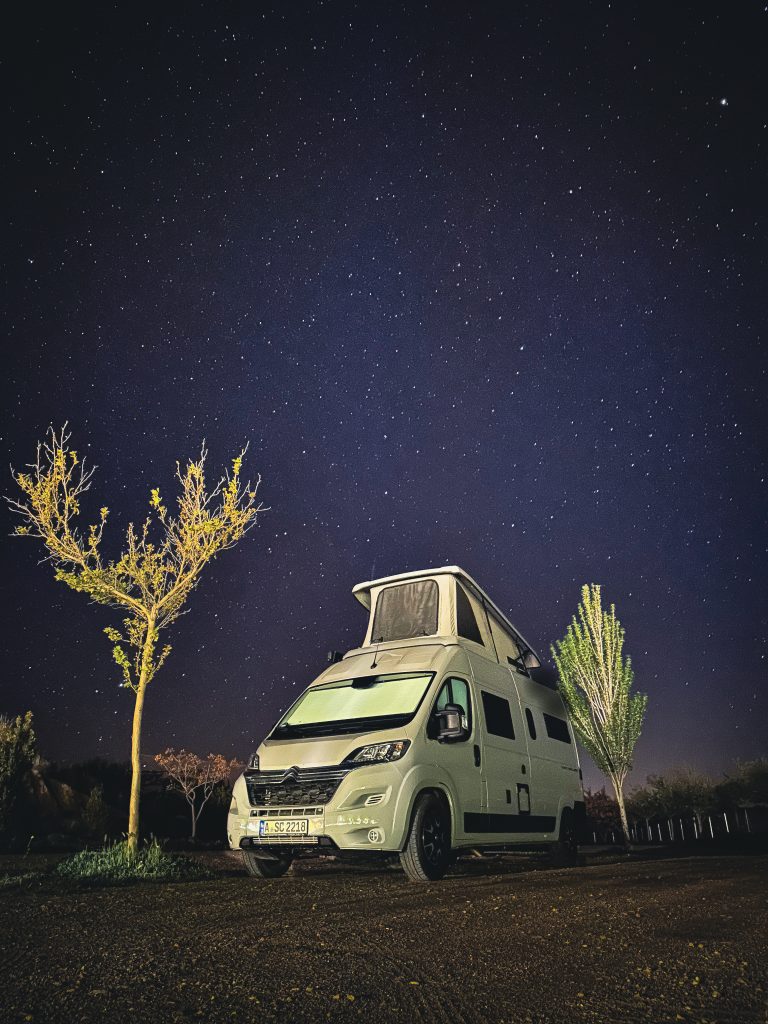 Sternenklare Nacht auf dem Stellplatz bei Cullar