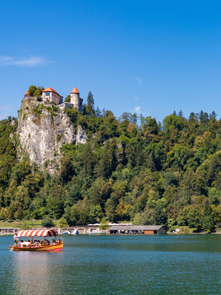 Bleder-See-Touristenboot