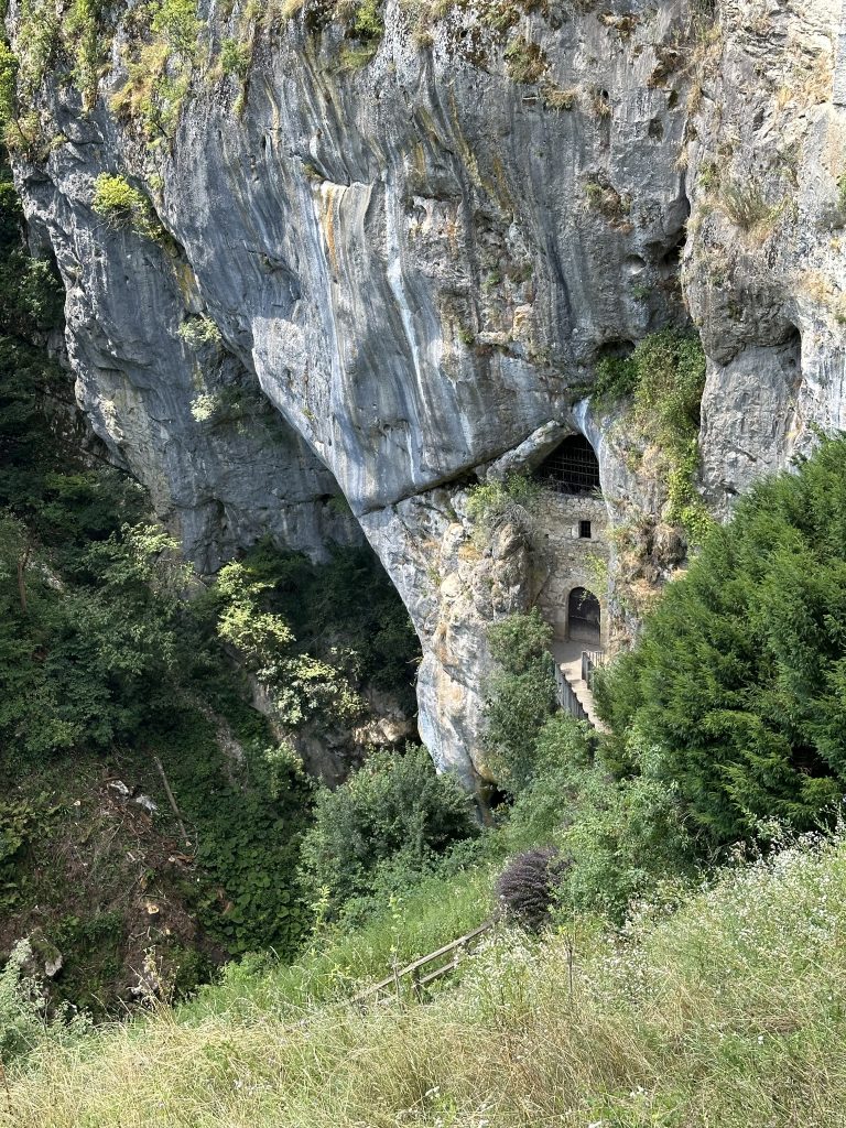 Eingang Höhle - Höhlenburg Predjama