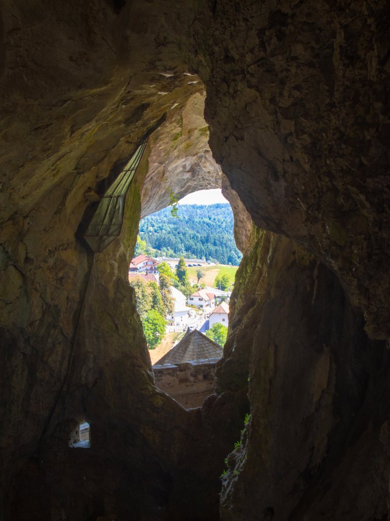 Höhlenburg Predjama Blick nach außen