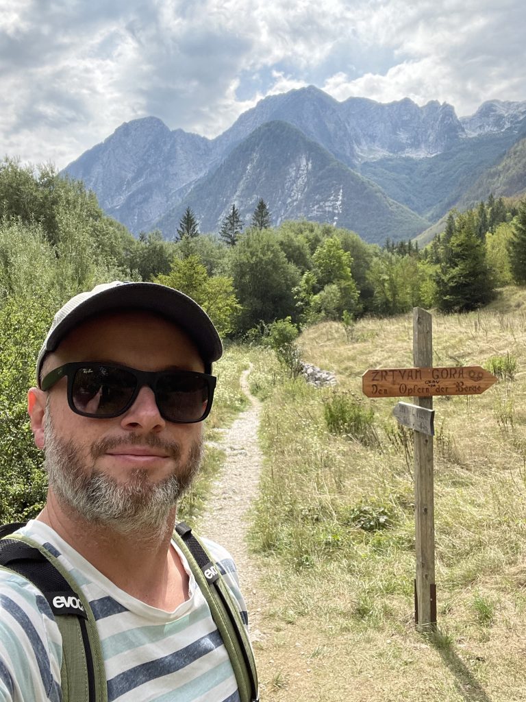 Wanderung zum Sunik Wasserhain